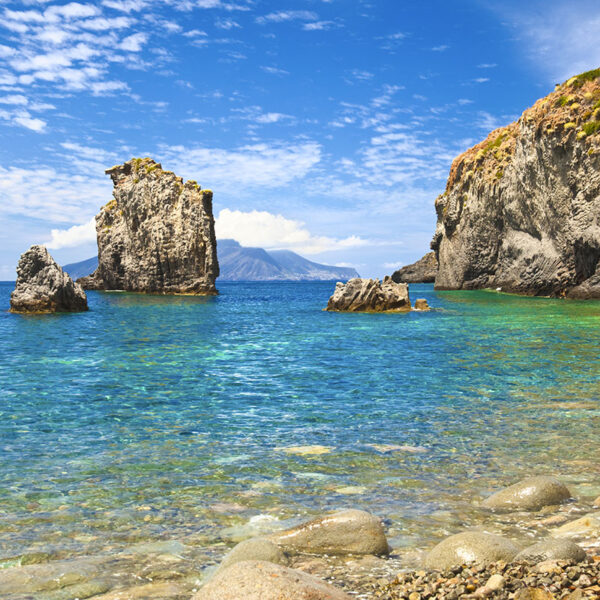 Il mare cristallino della baia di panarea